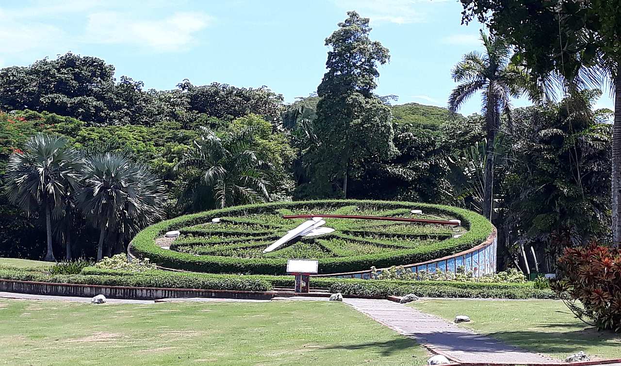 Botanic Garden in Santo Domingo, Dominican Republic (clock made of plants)