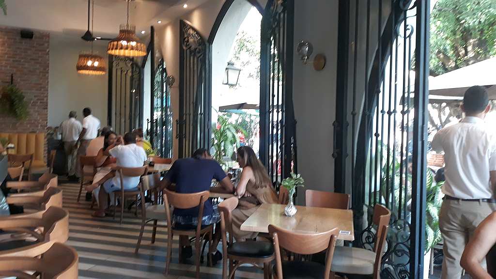 <h2>Popular Café in the Old Town (Parque Conde)</h2>